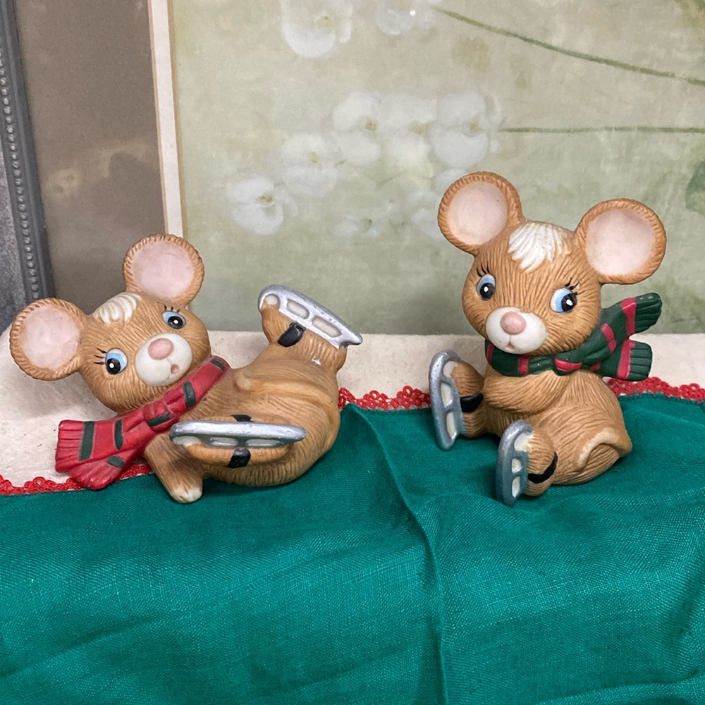 Homco Ice Skating Mice Set of 2 Porcelain Christmas Home Interiors.